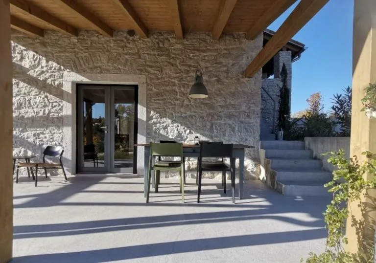 Two villas in lush countryside, Aufnahme 10