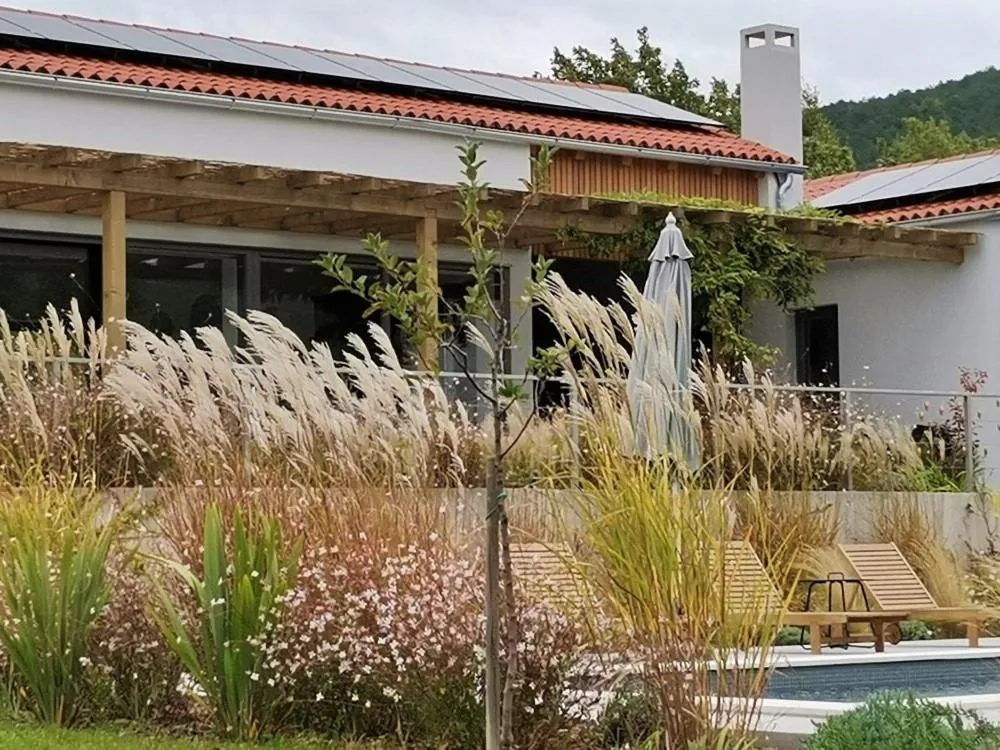 Two villas in lush countryside, Aufnahme 3