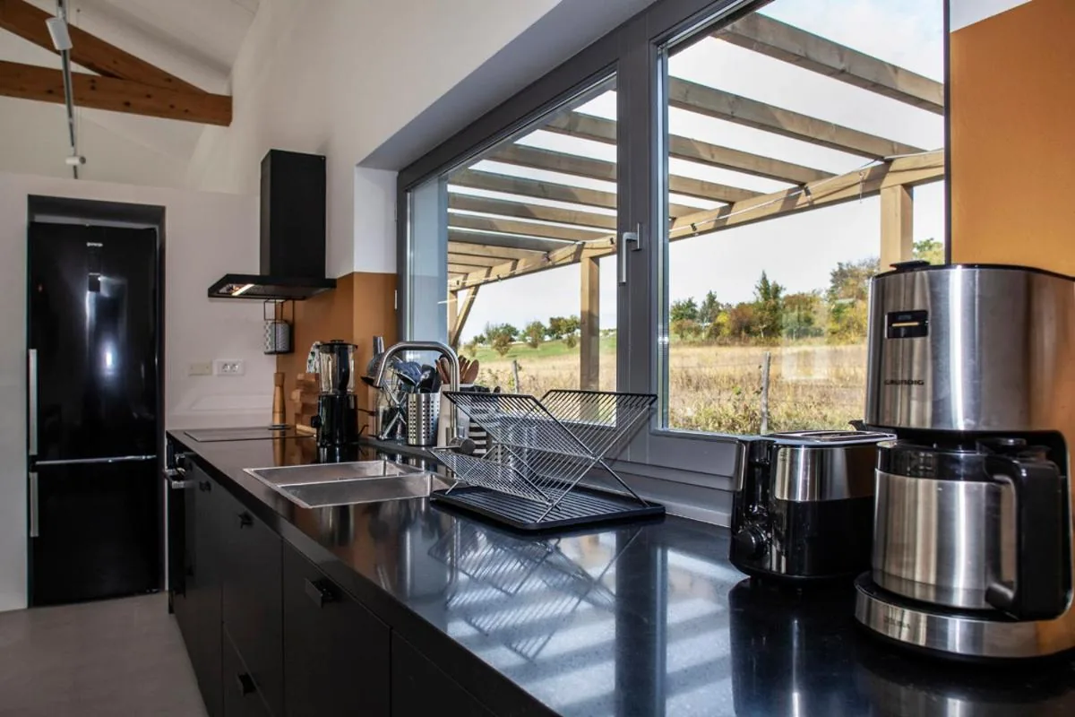 Two villas in lush countryside, Aufnahme 9