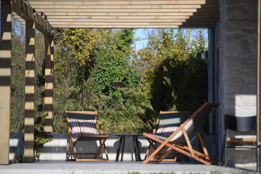 Two villas in lush countryside, Aufnahme 4