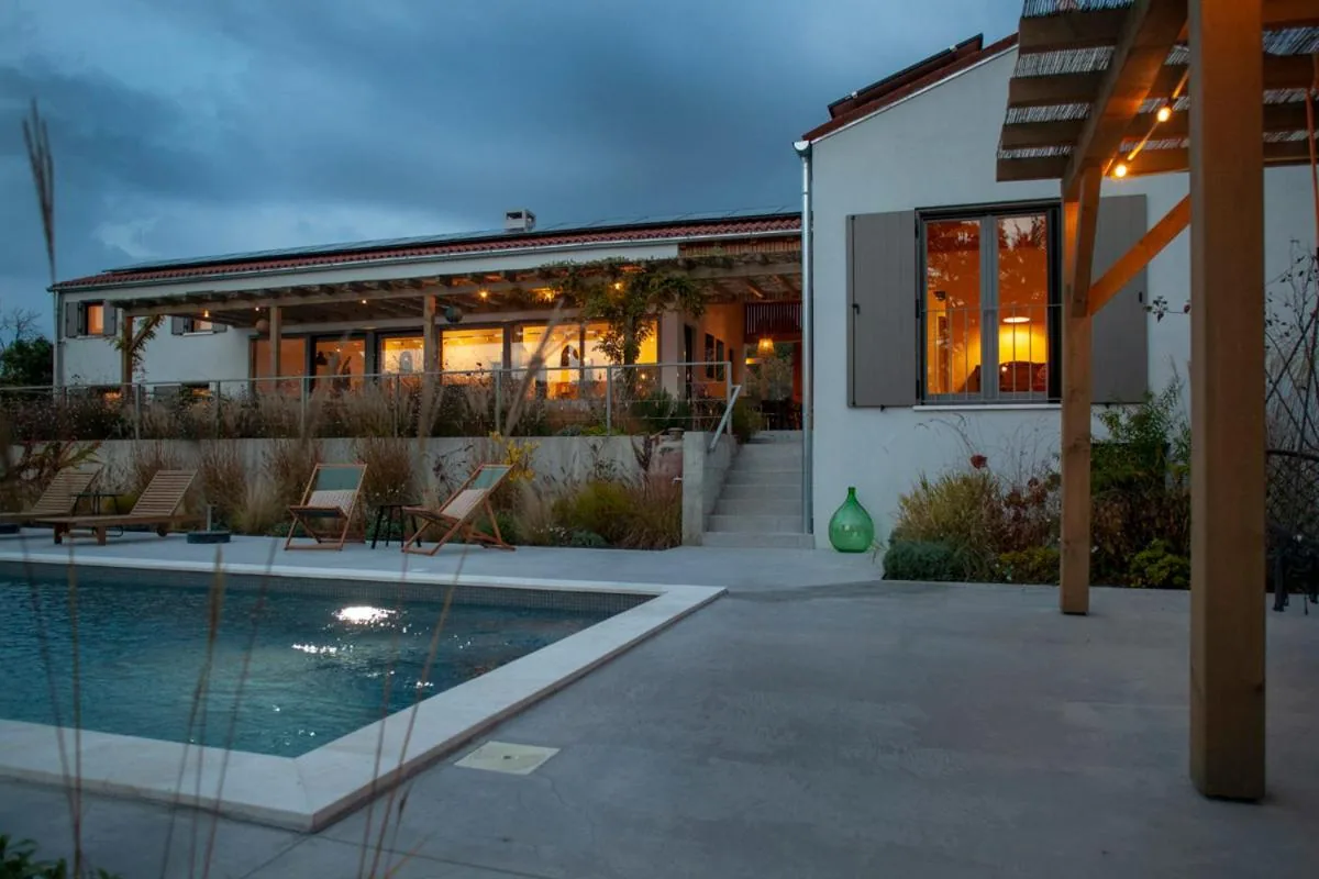 Two villas in lush countryside, Aufnahme 7