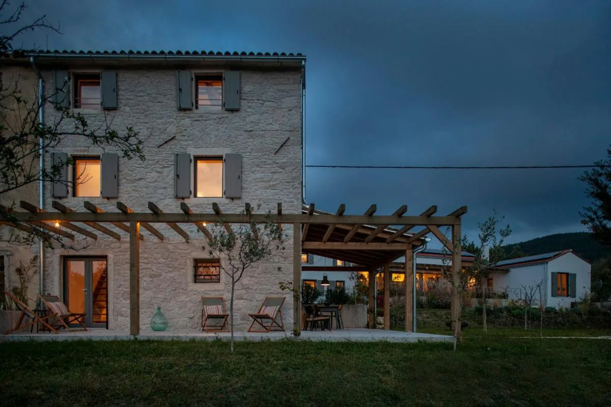 Two villas in lush countryside, Aufnahme 6